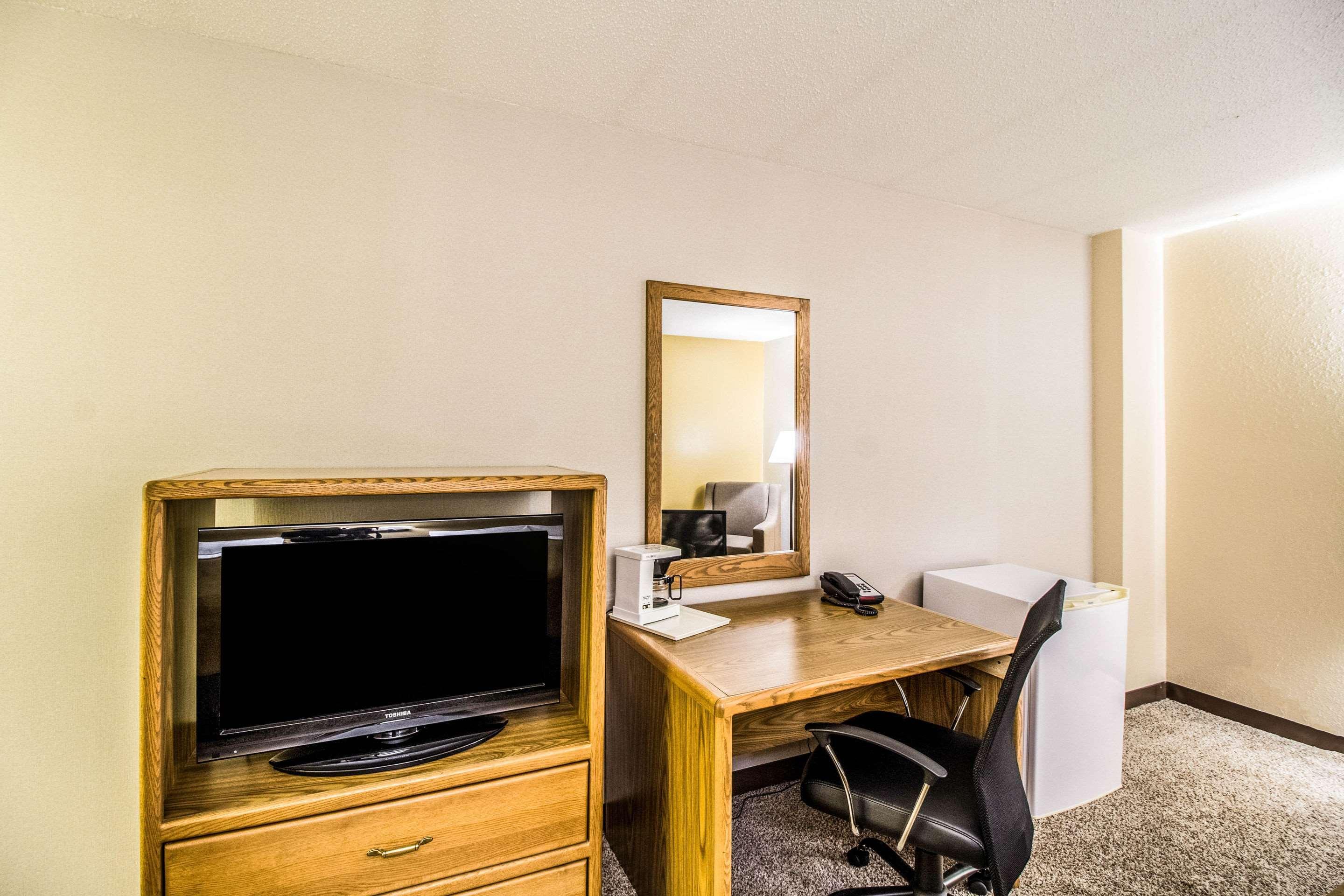 Econo Lodge - Valley City Buitenkant foto