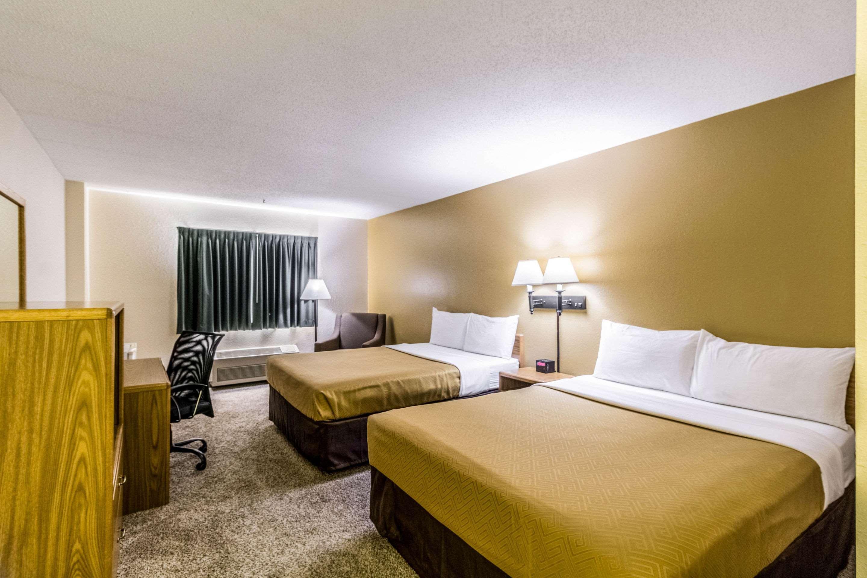Econo Lodge - Valley City Buitenkant foto