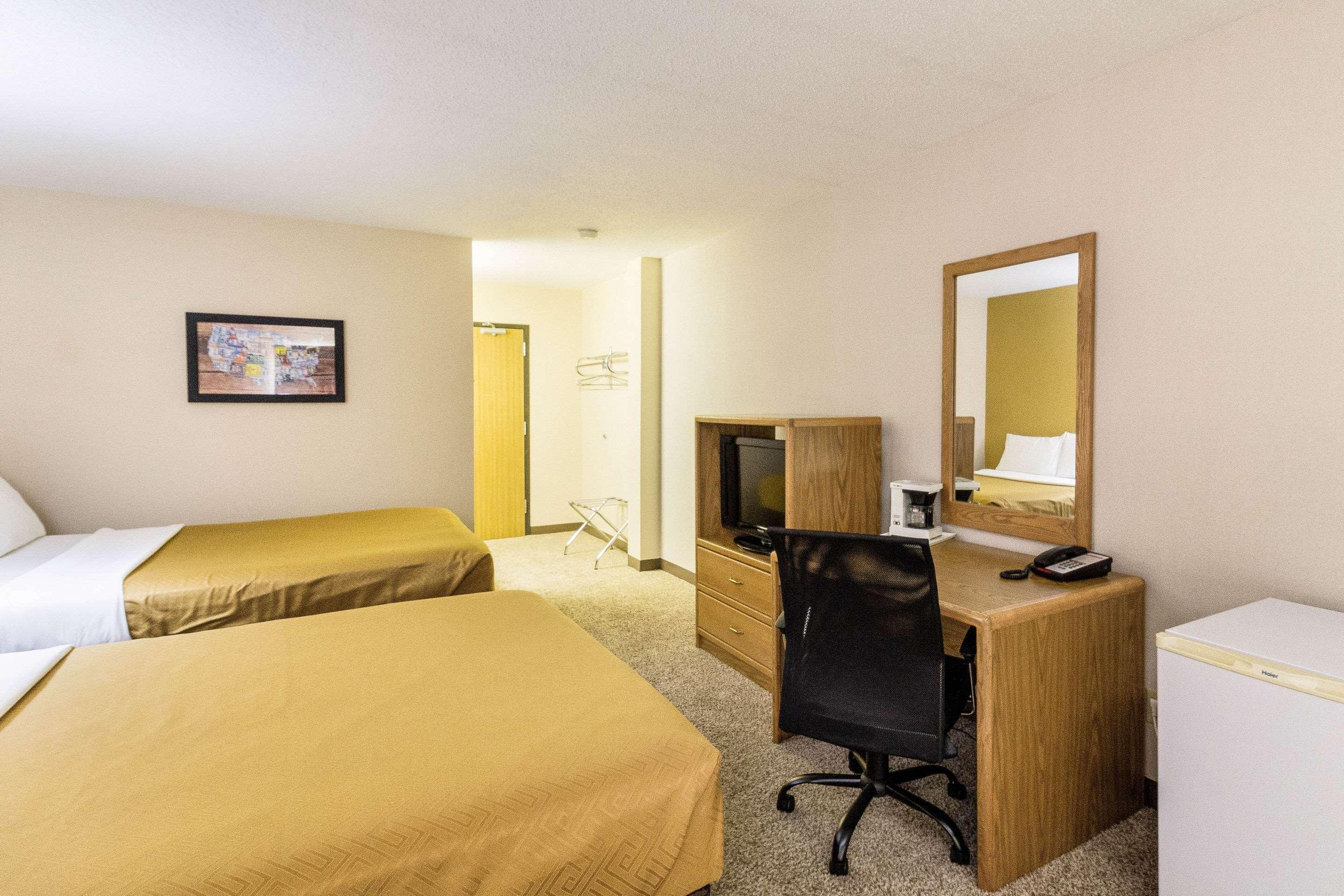 Econo Lodge - Valley City Buitenkant foto