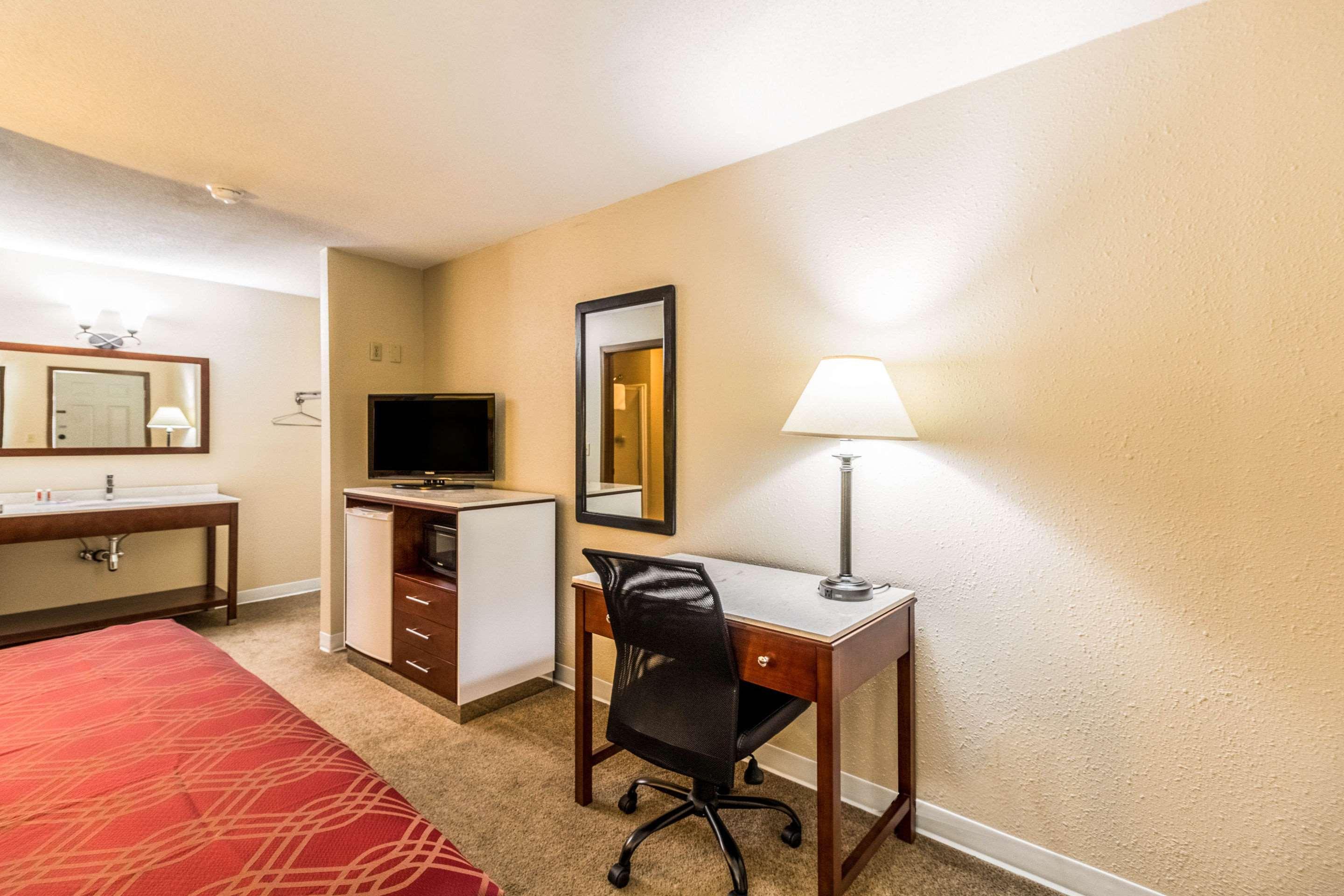 Econo Lodge - Valley City Buitenkant foto