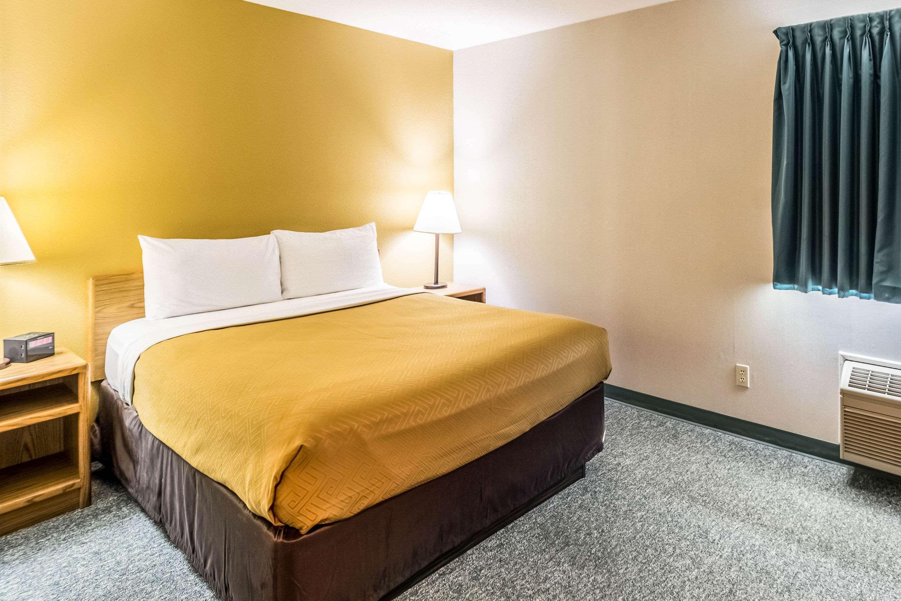 Econo Lodge - Valley City Buitenkant foto