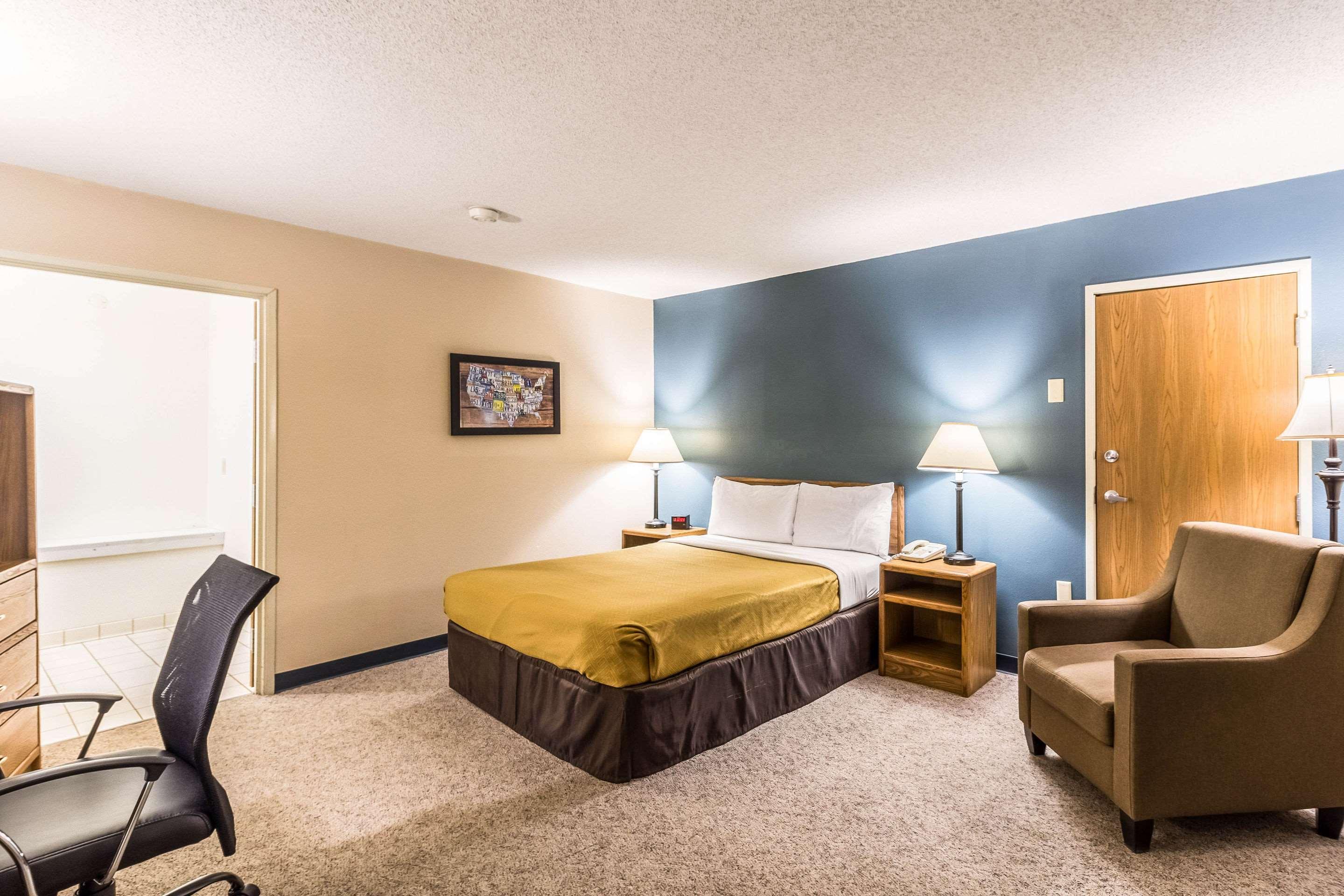 Econo Lodge - Valley City Buitenkant foto
