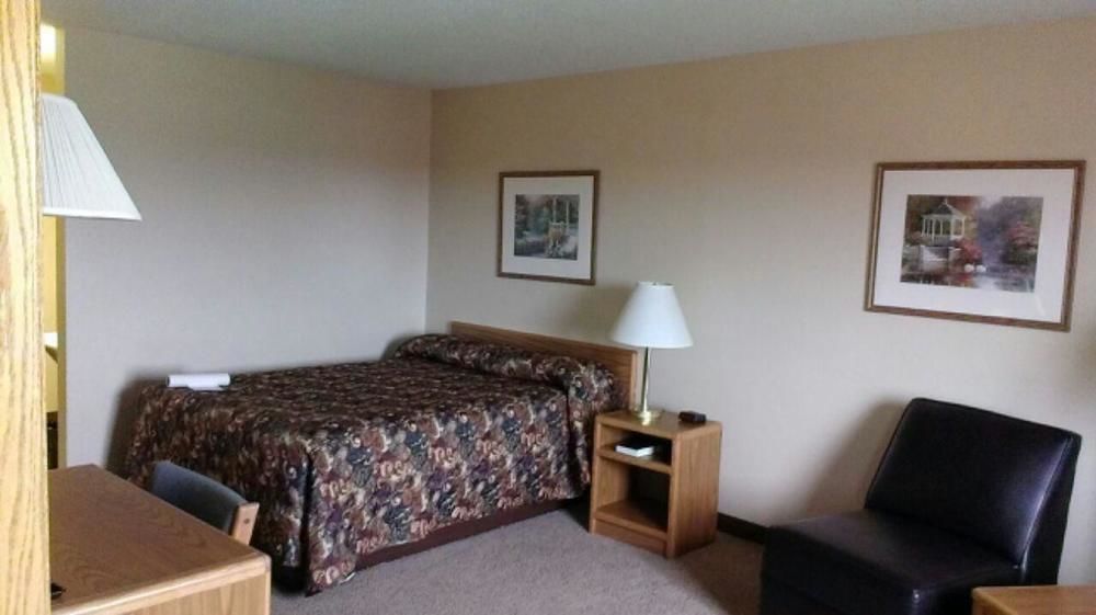 Econo Lodge - Valley City Buitenkant foto