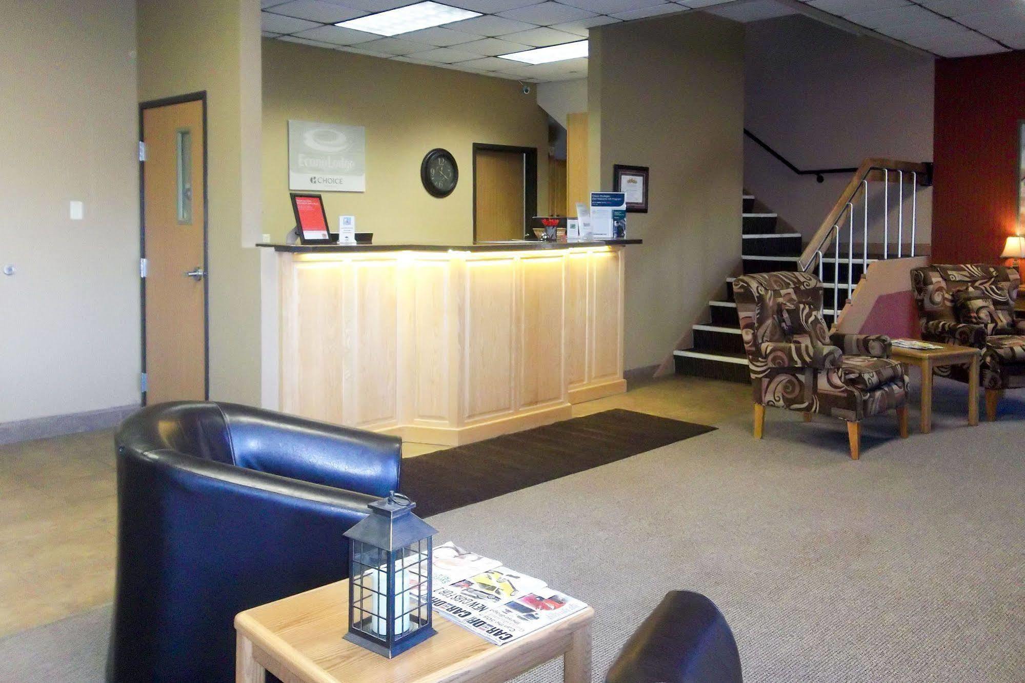 Econo Lodge - Valley City Buitenkant foto